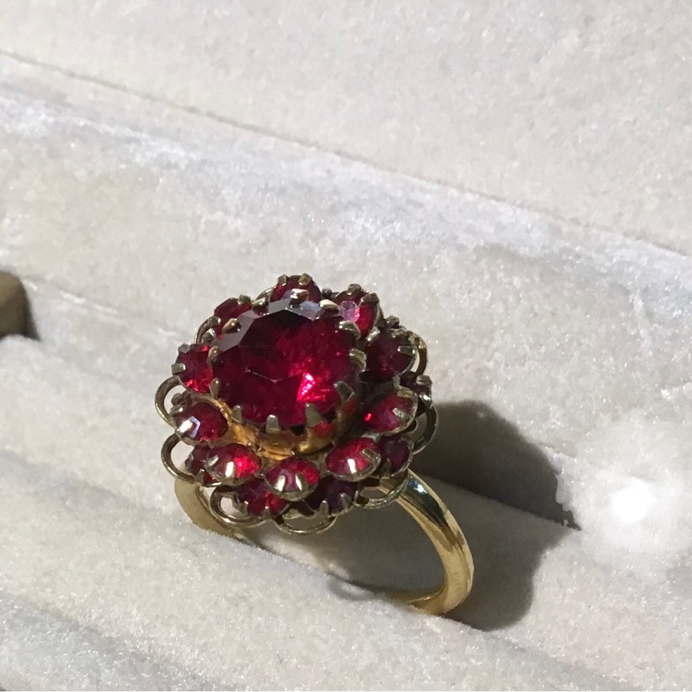Vintage Sarah Coventry Ruby & gold colour multi-tiered adjustable ring